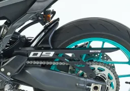 Guardabarros trasero deportivo con protector de cadena de aluminio